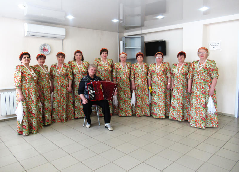 Песня встречает друзей.